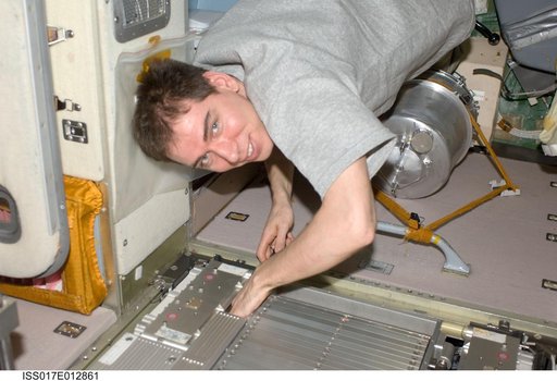 Volkov performs maintenance on the TVIS during Expedition 17
