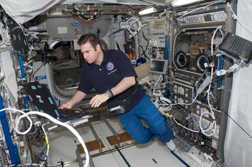 Expedition 17 Microgravity Sciences Glovebox (MSG) OPS