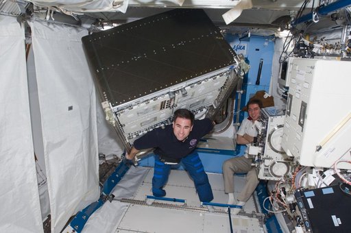 Expedition 17 Expedite the Processing of Experiments to Space Station (EXPRESS) Rack 5 Relocation