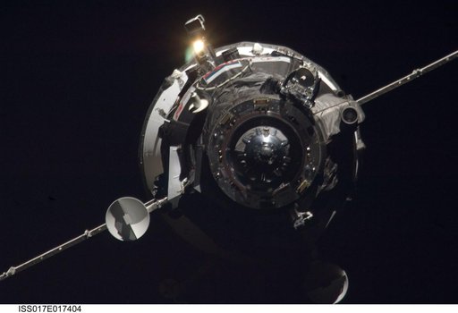 Progress M-65 (30P) arrives