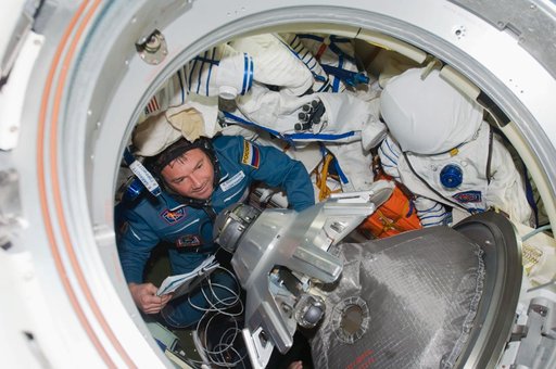 Lonchakov ingresses the Earth-facing port of the SM after arrival of the Soyuz TMA-13 Spacecraft