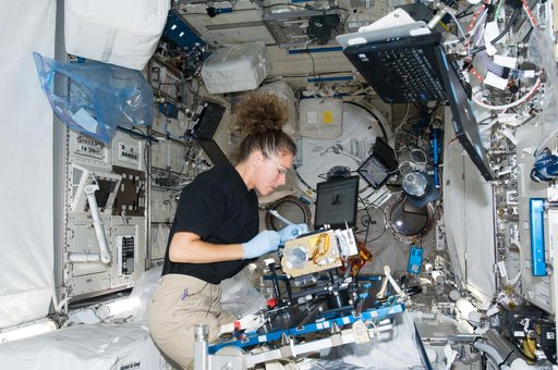 Marangoni experiment Cleanup Part 2 in Japanese Experiment Module (JEM)