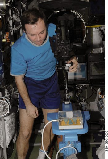 ISS Expedition 18 MATI-75 Setup in the Service Module (SM)