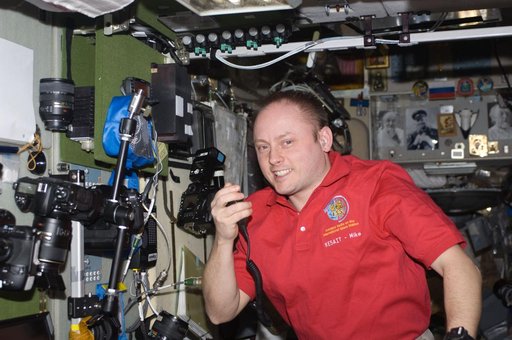 Fincke uses Ham Radio in Service Module (SM)