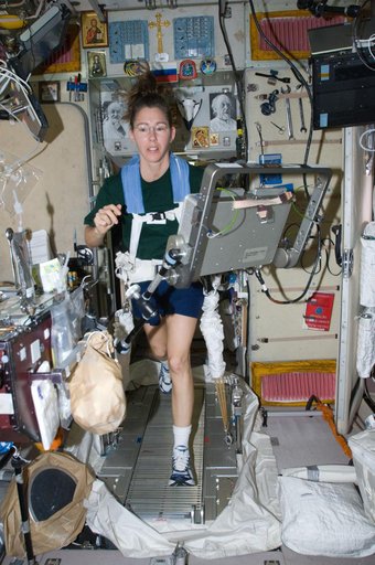 ISS Expedition 18 Sandra Magnus on the Treadmill Vibration Isolation and Stabilization (TVIS) in Service Module (SM)