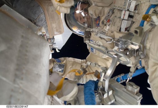 Lonchakov on Service Module (SM) near 2AP-BKA during Russian Extravehicular Activity (EVA) 21A