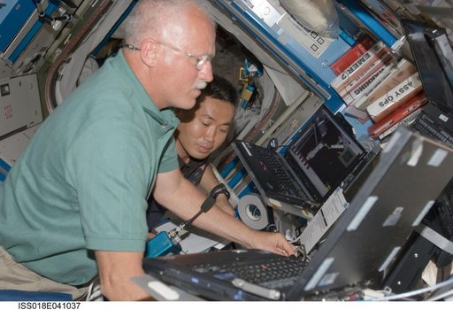 S6 Truss Grapple OPS at Robotics WorkStation (RWD)