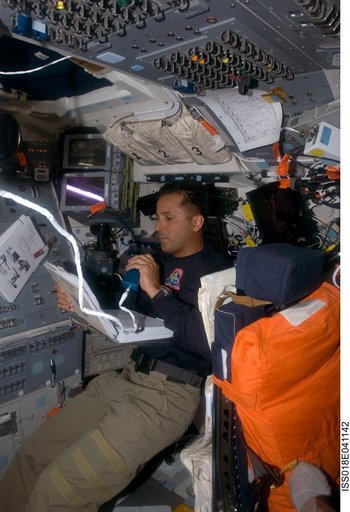 Acaba on Flight Deck (FD) during STS-119 Extravehicular Activity (EVA) 1