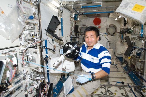 FACET Cell installation in Solution Crystallization Observation Facility (SCOF) in the JEM Pressurized Module (JPM)
