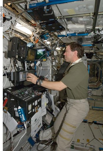 Barrett at SSRMS controls