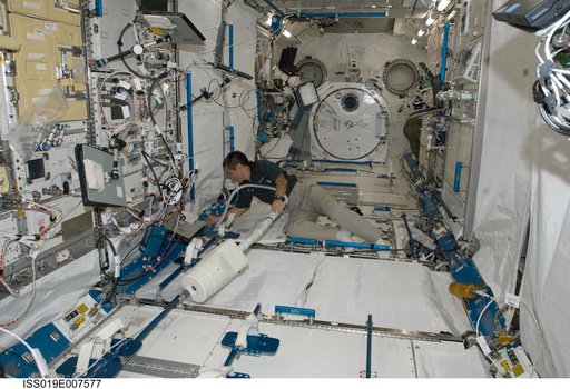 Wakata in Japanese Experiment Pressurized Module (JPM)