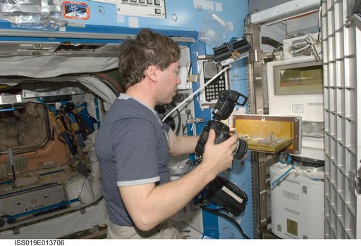 Barratt photographs Hardware in US Lab