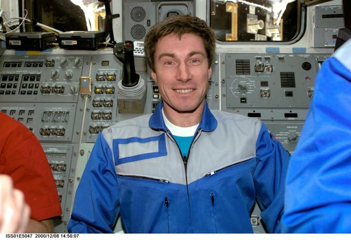 Krikalev on flight deck of STS-97 orbiter Endeavour