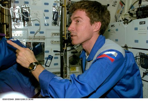 Krikalev on STS-97 orbiter Endeavour's middeck