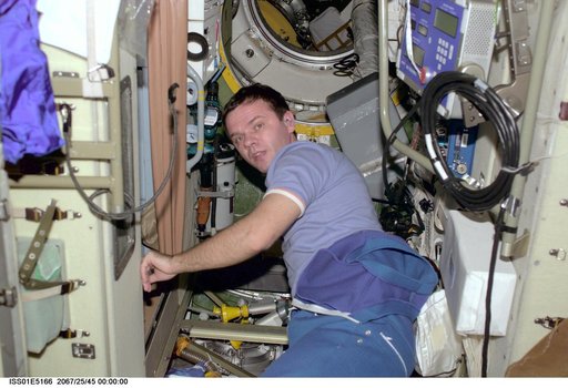 Gidzenko in Service Module WMC