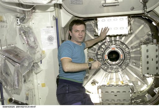 Gidzenko at ISS hatch