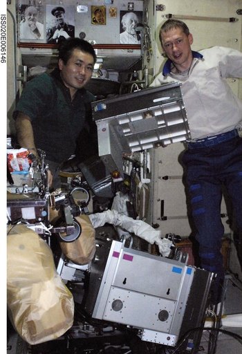 Wakata and De Winne  in Service Module