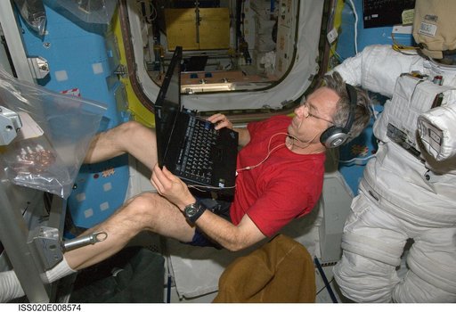 iss020e008574