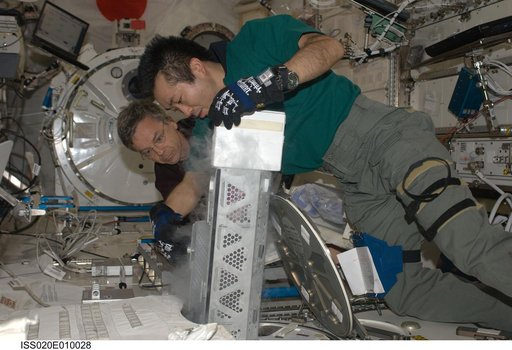 Wakata and Thirsk with MELFI in KIBO