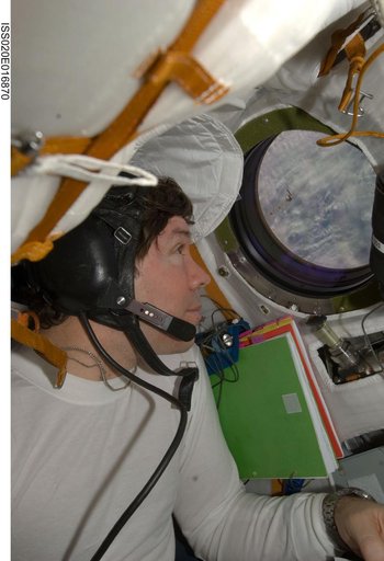 Barratt during Soyuz TMA-14 relocation