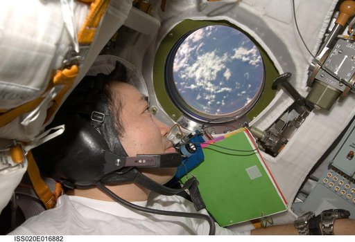 Barratt during Soyuz TMA-14 relocation