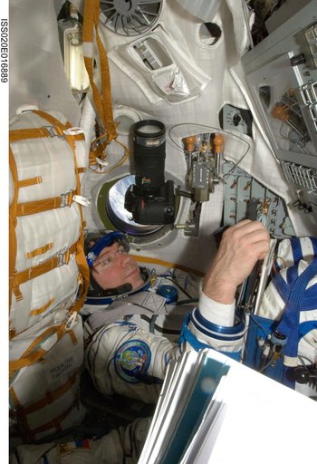 Barratt during  Soyuz TMA-14 relocation