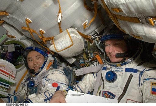 Padalka and Wakata during  Soyuz TMA-14 relocation