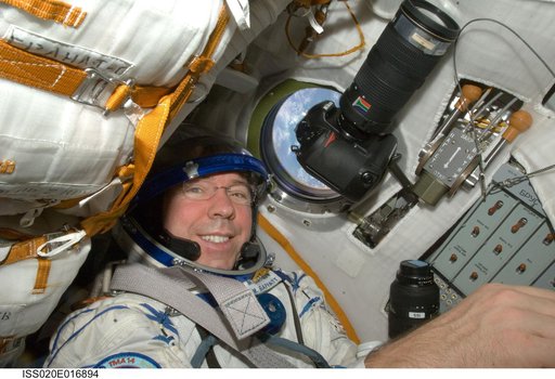 Barratt during  Soyuz TMA-14 relocation