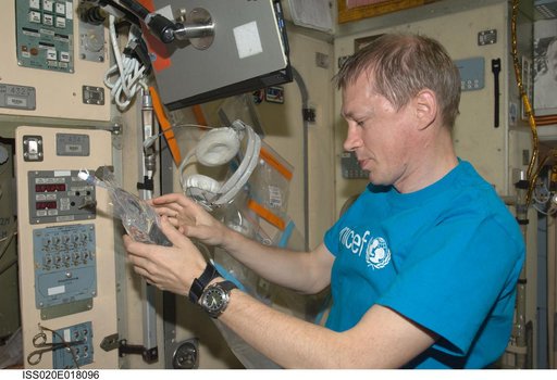 De Winne collects water samples in Service Module