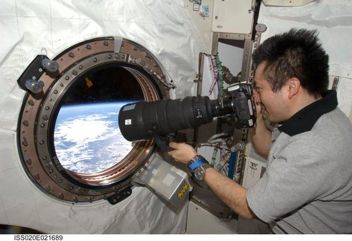 Wakata in JPM with camera