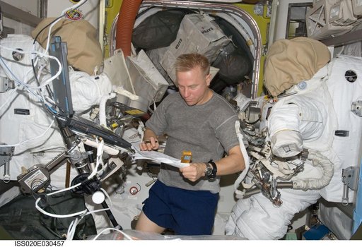 Kopra in Airlock with EMUs