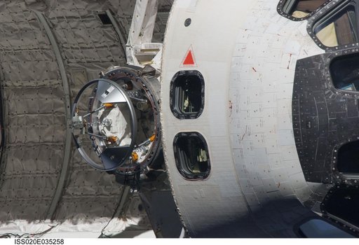 800mm Mapping Sequence performed during the STS-128 R-Bar Pitch Maneuver