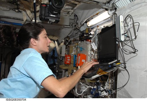iss020e050704