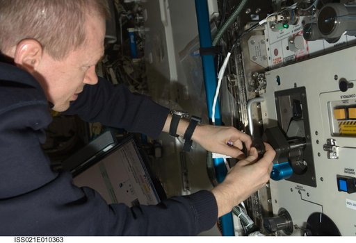 CDR De Winne takes Water Samples for analysis in the US Lab
