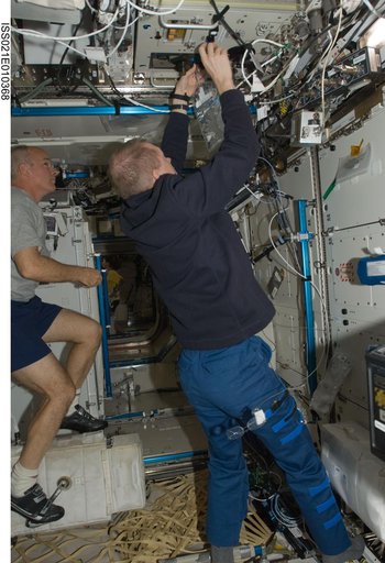 CDR De Winne takes Water Samples for analysis in the US Lab