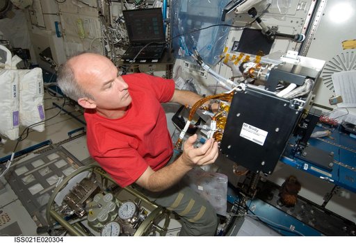 Williams working on the JAXA MS (Marangoni Surface) Experiment