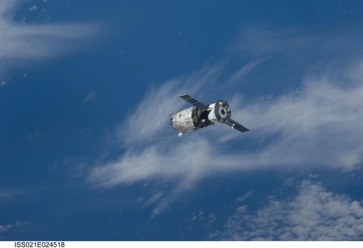 MRM2/Poisk approaches the ISS