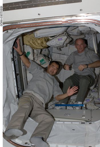 Noguchi and Williams in hatch area during Expedition 22
