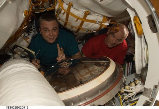 Williams and Suraev in the Soyuz Spacecraft during Expedition 22