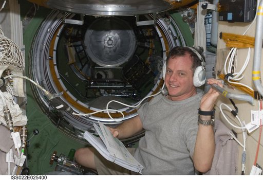 Creamer uses communication equipment in the FGB during Expedition 22