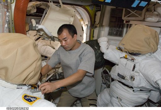 Noguchi in the A/L during Expedition 22