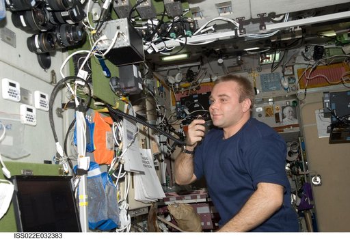 Suraev conducts ham radio session in the SM during Expedition 22