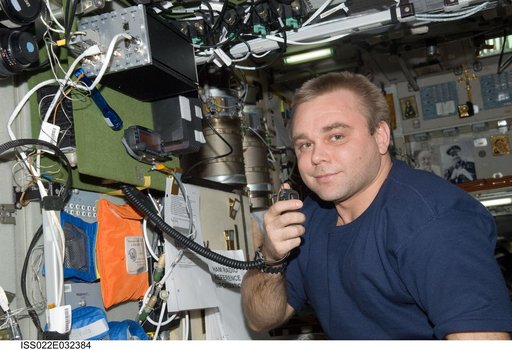 Suraev conducts ham radio session in the SM during Expedition 22