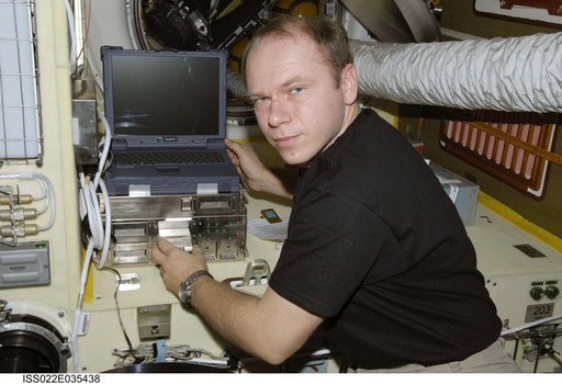 Kotov works with Plasma Crystal-3 Experiment in the SM during Expedition 22