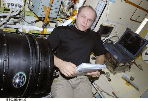 Kotov works with Plasma Crystal-3 Experiment in the SM during Expedition 22