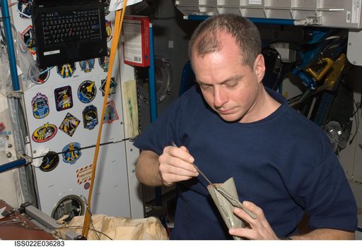 Creamer in the Node 1 during Expedition 22