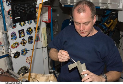 Creamer in the Node 1 during Expedition 22