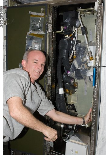 CDRA in the JPM during Expedition 22
