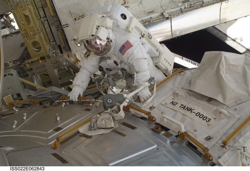 EVA 1 during Expedition 22
