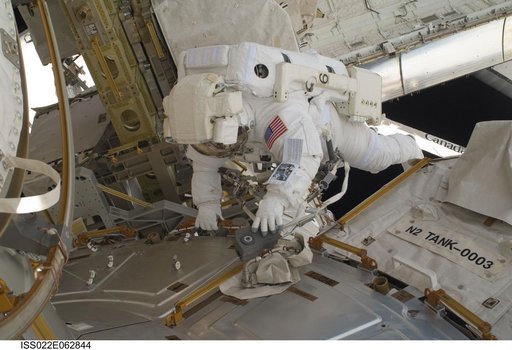 EVA 1 during Expedition 22